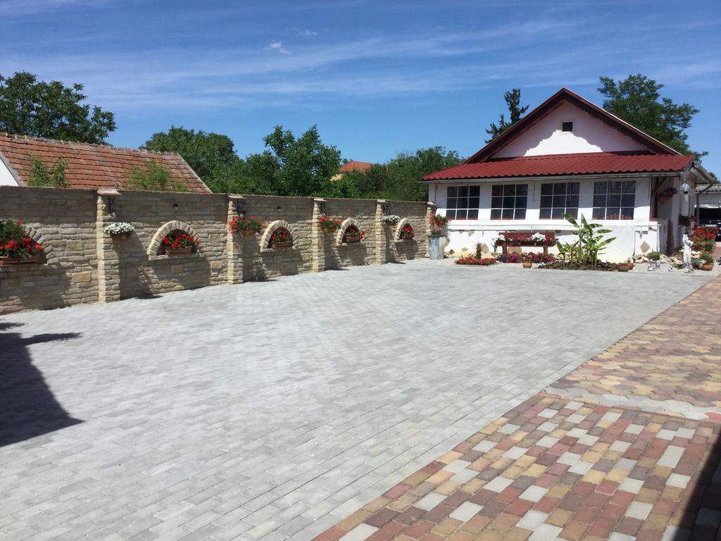 Jarmila Vendeghaz Hotel Balatonbereny Bagian luar foto