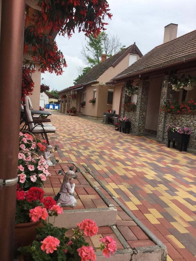 Jarmila Vendeghaz Hotel Balatonbereny Bagian luar foto