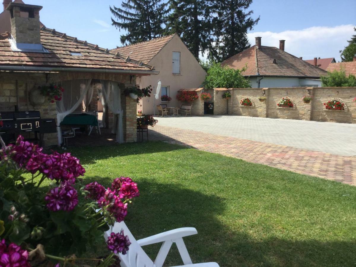 Jarmila Vendeghaz Hotel Balatonbereny Bagian luar foto